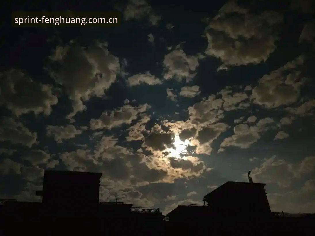选秀夜前的奇才总经理办公室，灯光凌晨两点还亮着。桌上摊着两份球探报告，AJ・迪班萨和达林・彼得森的名字被红笔圈了又圈。窗外是华盛顿特区安静的夜色，但屋里的人知道，这个决定将改写球队未来五年的走向。这样纠结又兴奋的夜晚，正是2026年选秀大会最迷人的地方——没有公认的答案，一切都在流动中。
